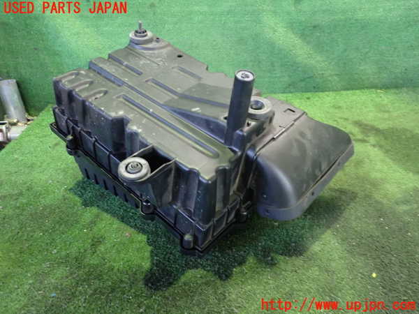 2UPJ-25112560]アウディ・TT クーペ(8JBUBF)エアクリーナーボックス 中古_m0002.jpg