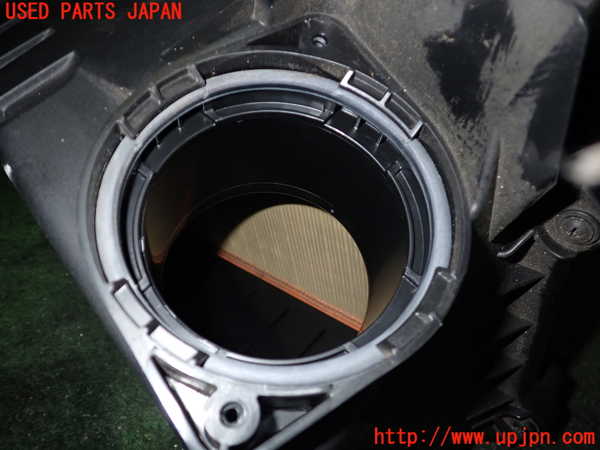 2UPJ-25112560]アウディ・TT クーペ(8JBUBF)エアクリーナーボックス 中古_m0003.jpg