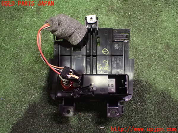 2UPJ-25117821]アウディ・TT クーペ(8JBUBF)灰皿1 中古_m0004.jpg
