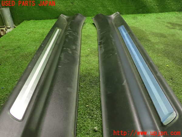 2UPJ-25117740]アウディ・TT クーペ(8JBUBF)スカッフプレート 中古_m0002.jpg