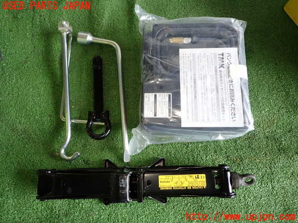 1UPJ-25177805]エスティマ(ACR50W)車載工具 中古_m0001.jpg