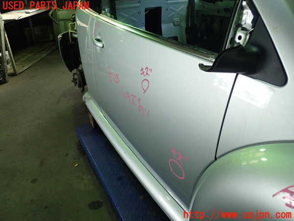 1UPJ-25201230]VW ニュービートルカブリオレ(1YAZJ)右ドア M50V 中古_m0003.jpg