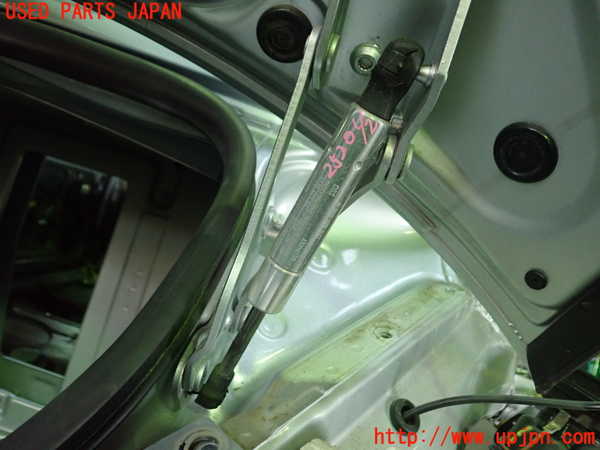 1UPJ-25201506]VW ニュービートルカブリオレ(1YAZJ)トランクダンパー 中古_m0001.jpg