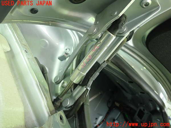 1UPJ-25201506]VW ニュービートルカブリオレ(1YAZJ)トランクダンパー 中古_m0002.jpg