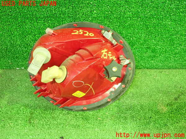 5UPJ-25201530]VW ニュービートルカブリオレ(1YAZJ)右テールランプ 中古_m0003.jpg