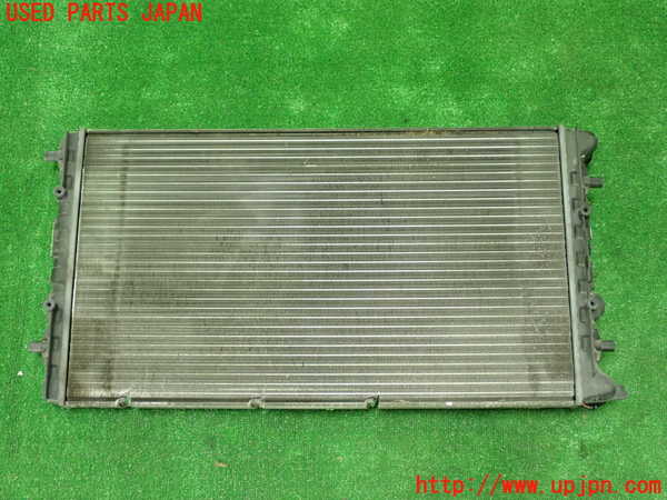 1UPJ-25202321]VW ニュービートルカブリオレ(1YAZJ)ラジエーター1 中古_m0003.jpg