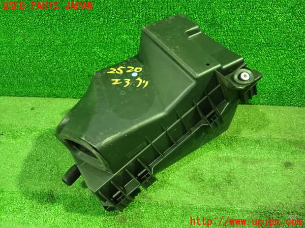 5UPJ-25202560]VW ニュービートルカブリオレ(1YAZJ)エアクリーナーボックス 中古_m0002.jpg