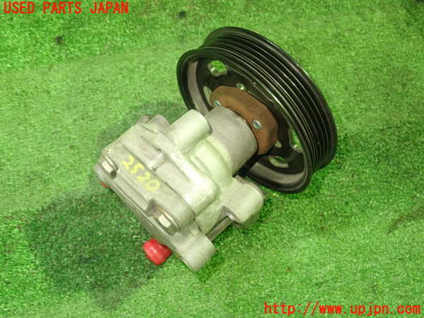 5UPJ-25204250]VW ニュービートルカブリオレ(1YAZJ)パワステポンプ 中古_m0001.jpg