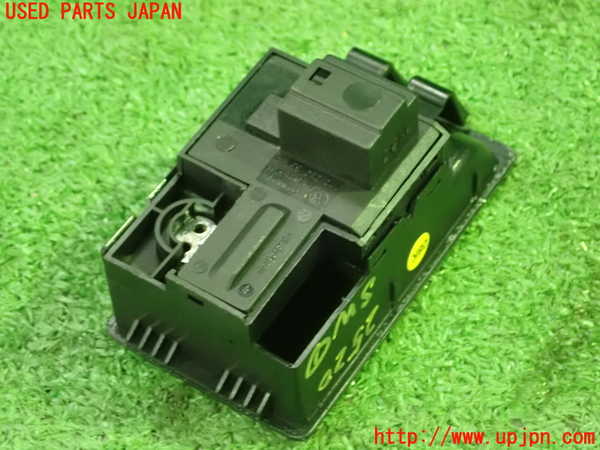 5UPJ-25206306]VW ニュービートルカブリオレ(1YAZJ)スイッチ1（トランク） 中古_m0002.jpg