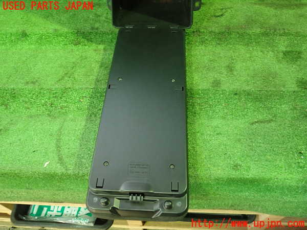 5UPJ-25207841]VW ニュービートルカブリオレ(1YAZJ)小物入れ1 中古_m0003.jpg