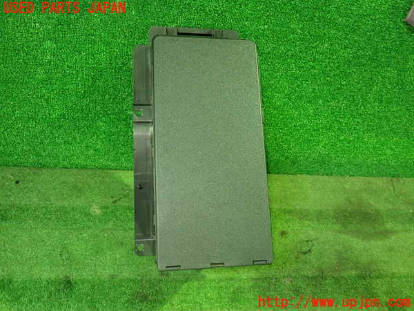 5UPJ-25207841]VW ニュービートルカブリオレ(1YAZJ)小物入れ1 中古_m0004.jpg