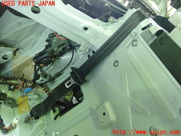 5UPJ-25207155]VW ニュービートルカブリオレ(1YAZJ)右2列目シートベルト 中古_m0001.jpg
