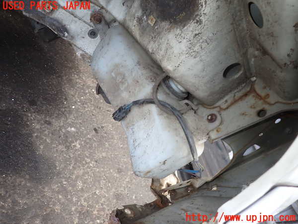 2UPJ-25216791]サバンナ RX-7(FC3S)ウォッシャータンク1 中古_m0002.jpg