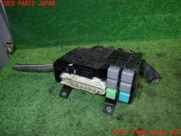 2UPJ-25226741]ハイエースバン200系(KDH201V)ヒューズボックス1 中古_m0001.jpg