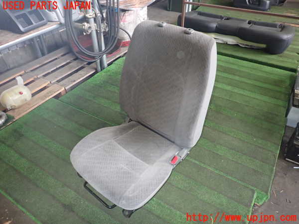 2UPJ-25227035]ハイエースバン200系(KDH201V)運転席シート 中古_m0001.jpg