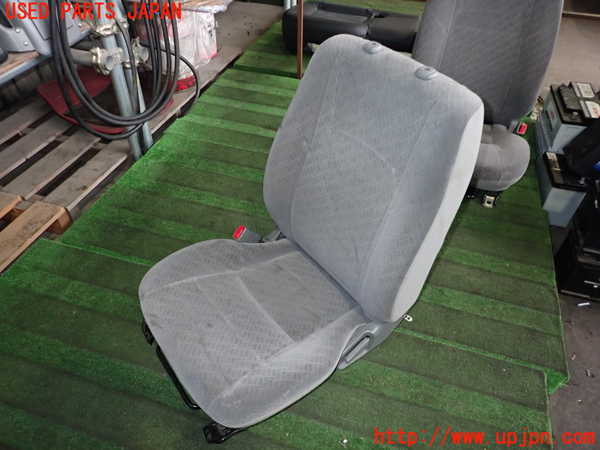2UPJ-25227065]ハイエースバン200系(KDH201V)助手席シート 中古_m0001.jpg