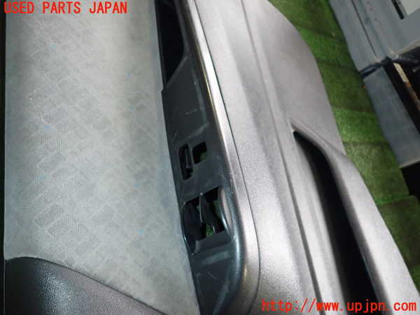 2UPJ-25221234]ハイエースバン200系(KDH201V)右前ドア内張り 中古_m0002.jpg