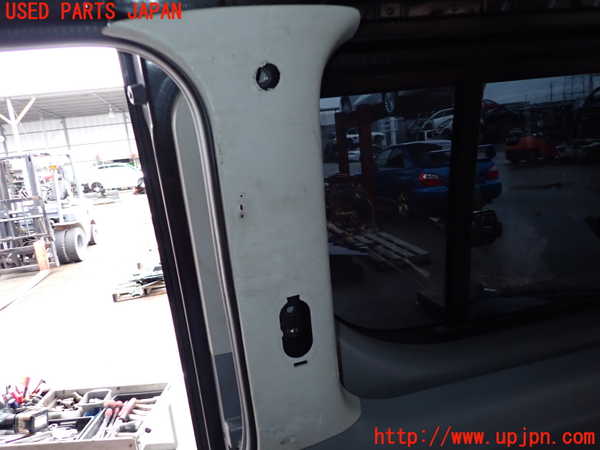 2UPJ-25227675]ハイエースバン200系(KDH201V)右リアピラートリム 中古_m0002.jpg