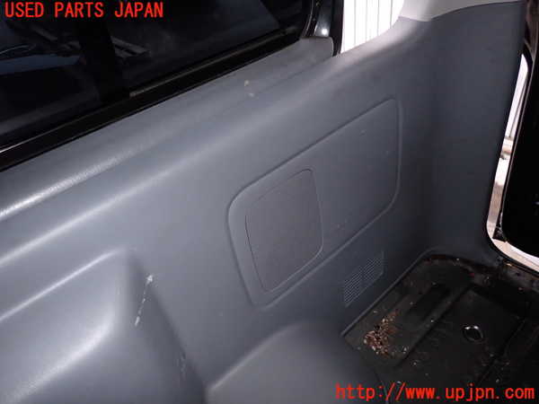 2UPJ-25227675]ハイエースバン200系(KDH201V)右リアピラートリム 中古_m0003.jpg