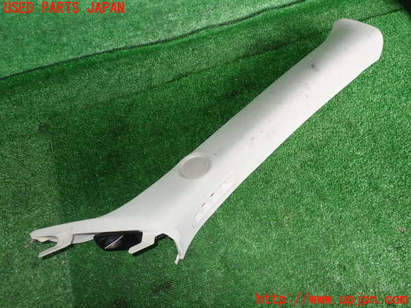 2UPJ-25257655]CX-5(KF2P)右フロントピラートリム 中古_m0001.jpg