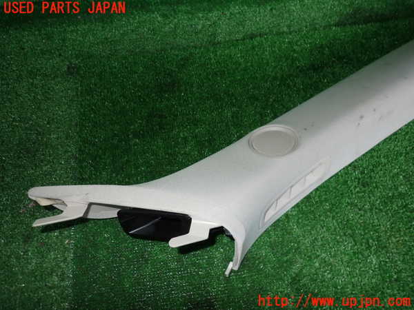 2UPJ-25257655]CX-5(KF2P)右フロントピラートリム 中古_m0003.jpg