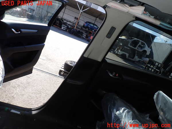 2UPJ-25257665]CX-5(KF2P)右センターピラートリム 中古_m0001.jpg