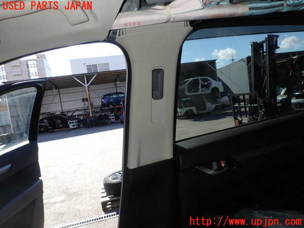 2UPJ-25257665]CX-5(KF2P)右センターピラートリム 中古_m0002.jpg