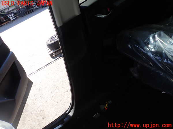 2UPJ-25257665]CX-5(KF2P)右センターピラートリム 中古_m0003.jpg