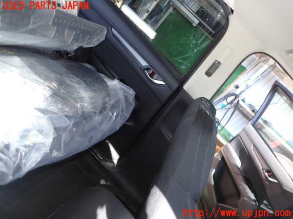 2UPJ-25257670]CX-5(KF2P)左センターピラートリム 中古_m0001.jpg