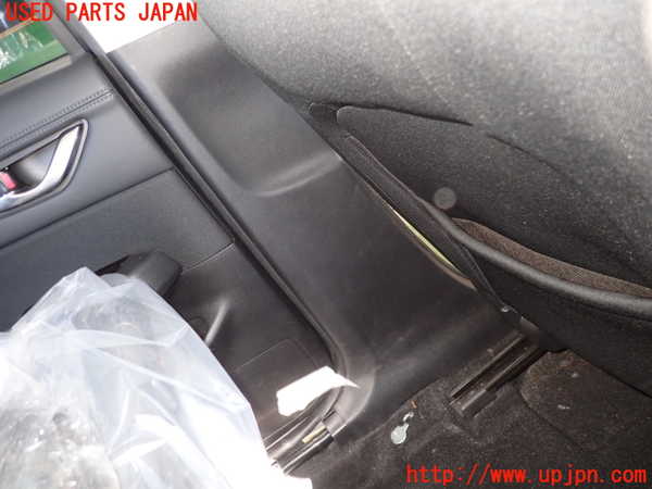 2UPJ-25257670]CX-5(KF2P)左センターピラートリム 中古_m0003.jpg