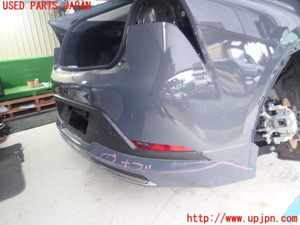 5UPJ-25301610]プリウス(MXWH60)リアバンパー 中古_m0002.jpg