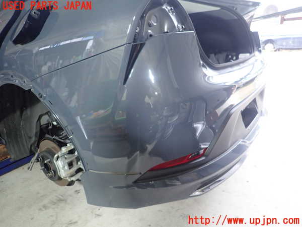 5UPJ-25301610]プリウス(MXWH60)リアバンパー 中古_m0005.jpg