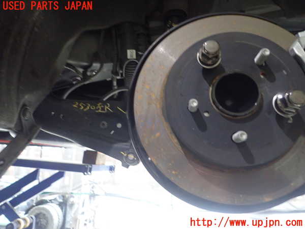 5UPJ-25304305]プリウス(MXWH60)左リアナックルハブ 中古_m0001.jpg