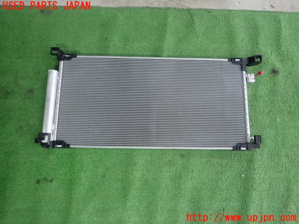 5UPJ-25306031]プリウス(MXWH60)エアコンコンデンサー1 中古_m0001.jpg