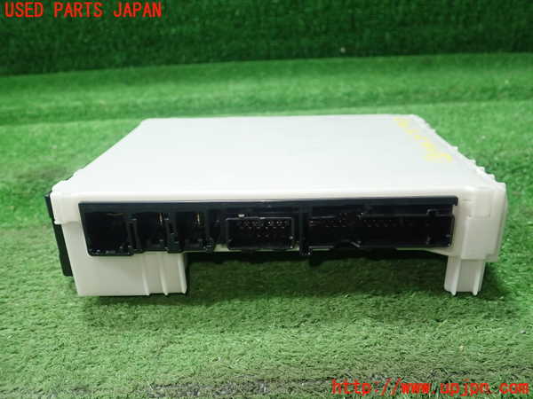 5UPJ-25306742]プリウス(MXWH60)ヒューズボックス2 中古_m0002.jpg