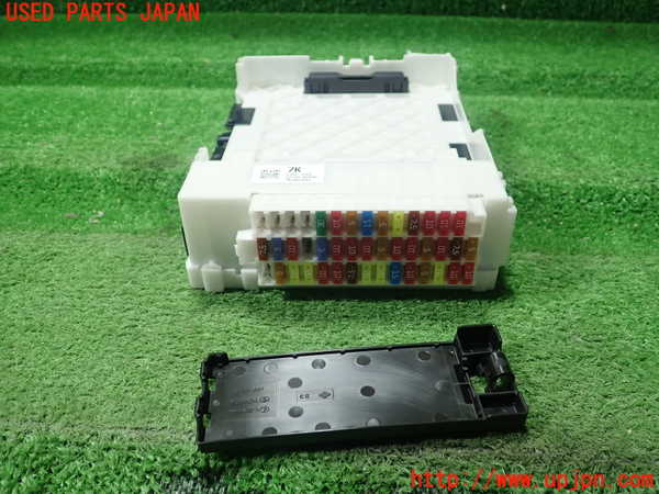 5UPJ-25306742]プリウス(MXWH60)ヒューズボックス2 中古_m0003.jpg