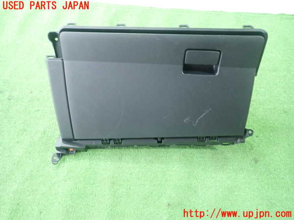 1UPJ-25307516]プリウス(MXWH60)グローブボックス1 中古_m0001.jpg