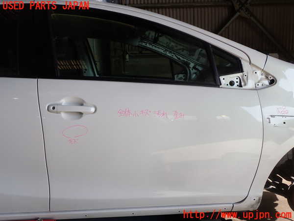 5UPJ-25331230]アクア(AQUA)(NHP10)右前ドア M2H3K 中古_m0001.jpg