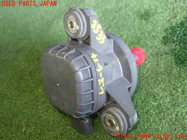 5UPJ-25332110]アクア(AQUA)(NHP10)ウォーターポンプ 中古_m0001.jpg