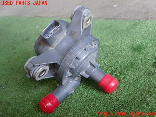 5UPJ-25332110]アクア(AQUA)(NHP10)ウォーターポンプ 中古_m0003.jpg