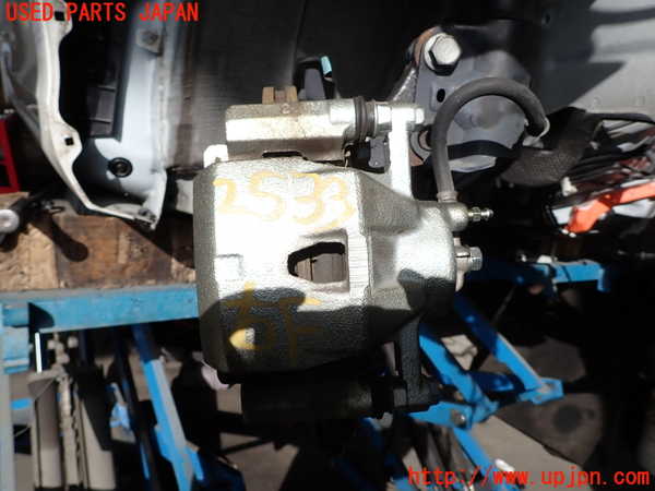 5UPJ-25334080]アクア(AQUA)(NHP10)右フロントキャリパー 中古_m0001.jpg