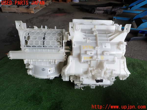 5UPJ-25336081]アクア(AQUA)(NHP10)エバポレーター1 中古_m0001.jpg