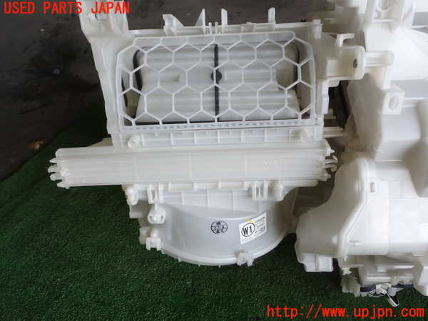 5UPJ-25336081]アクア(AQUA)(NHP10)エバポレーター1 中古_m0003.jpg