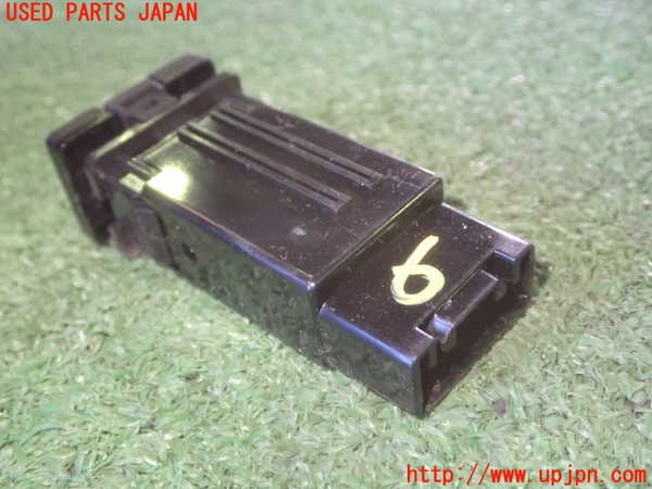 5UPJ-25336311]アクア(AQUA)(NHP10)スイッチ6 (シートヒーター) 中古_m0003.jpg