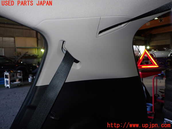5UPJ-25337675]アクア(AQUA)(NHP10)右リアピラートリム 中古_m0002.jpg