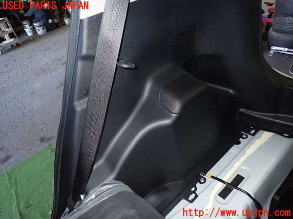 5UPJ-25337675]アクア(AQUA)(NHP10)右リアピラートリム 中古_m0003.jpg
