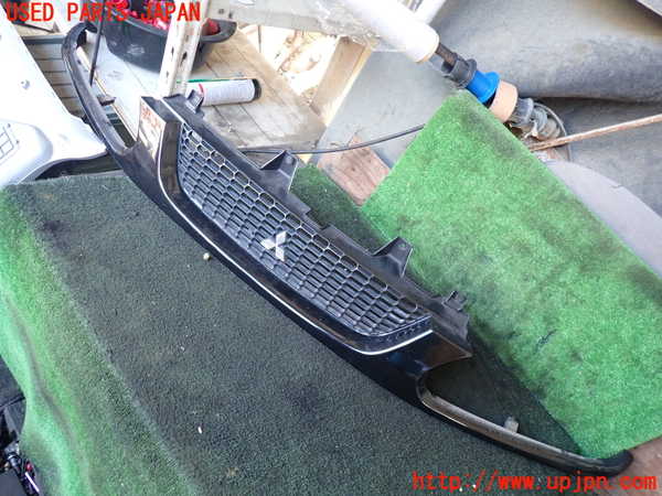 1UPJ-25361050]デリカ スペースギア(PD6W)ラジエターグリル 中古_m0001.jpg