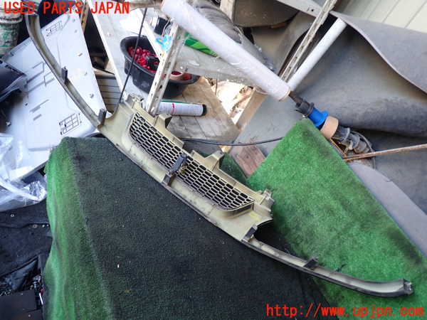 1UPJ-25361050]デリカ スペースギア(PD6W)ラジエターグリル 中古_m0003.jpg