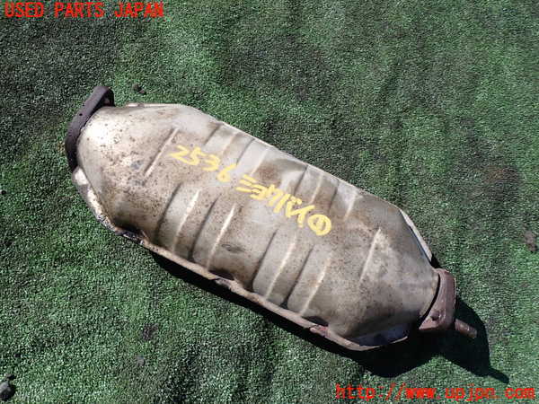 1UPJ-25362661]デリカ スペースギア(PD6W)触媒1 中古_m0001.jpg
