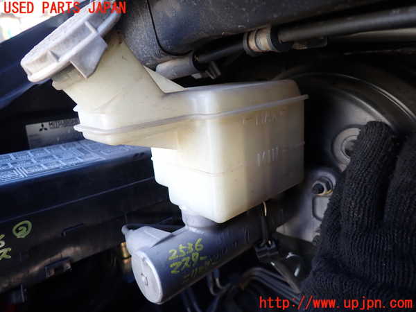 5UPJ-25364050]デリカ スペースギア(PD6W)ブレーキマスターシリンダー 中古_m0001.jpg